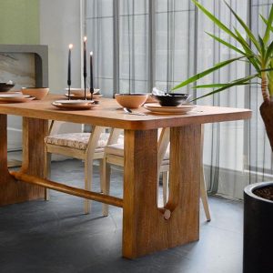 مقایسه صندلی و میز چوبی